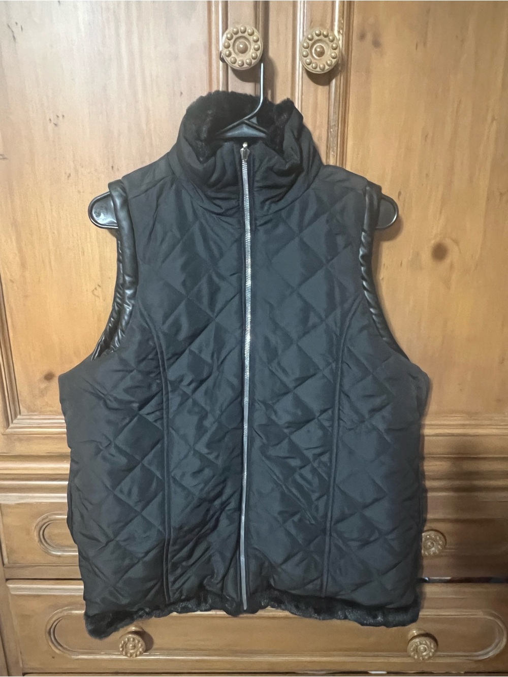 Quilted Black Puffer Vest with Faux Fur Trim Large